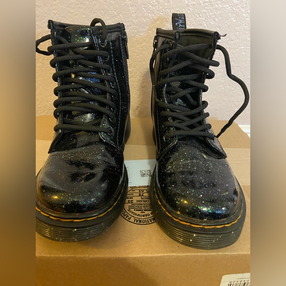 Girls Dr Martens boots. Hunter green Metallic. Size 13